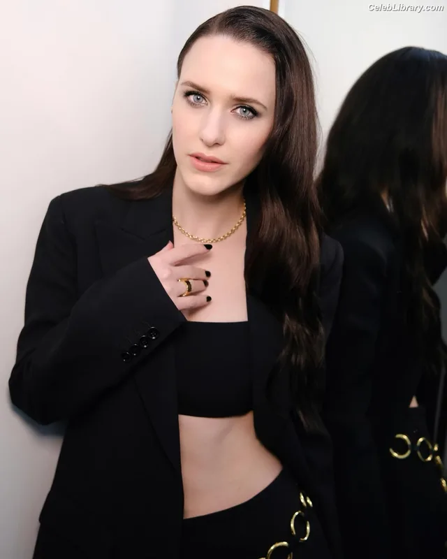 Rachel Brosnahan photo 16 of 1301