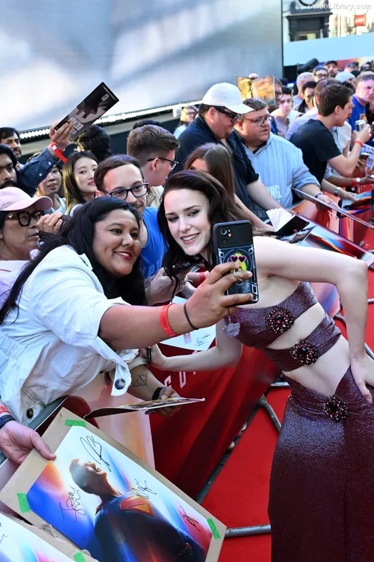 Rachel Brosnahan photo 2 of 1301