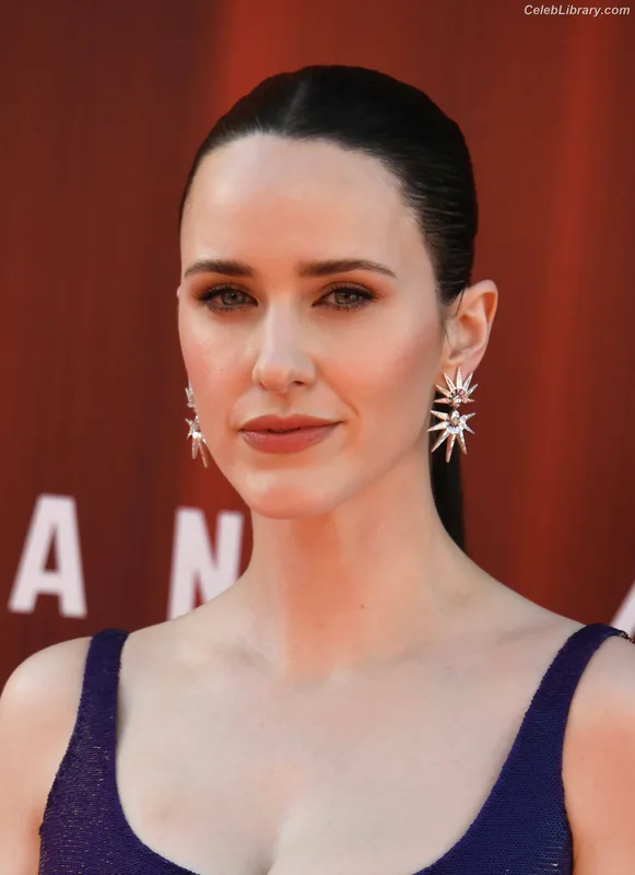 Rachel Brosnahan photo 3 of 1301