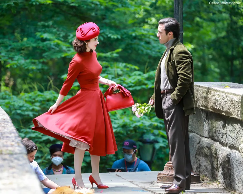 Rachel Brosnahan photo 9 of 1301