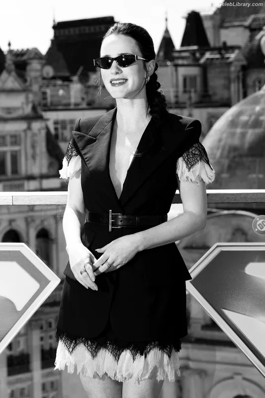Rachel Brosnahan photo 9 of 1301