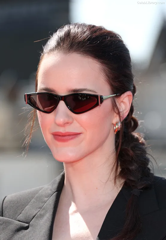 Rachel Brosnahan photo 10 of 1301