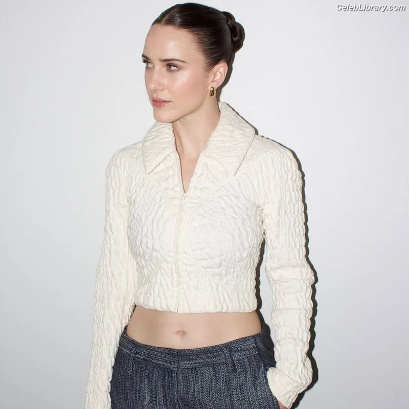 Rachel Brosnahan photo 22 of 1301