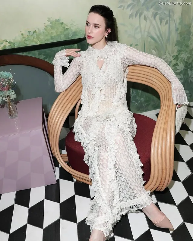 Rachel Brosnahan photo 11 of 1301