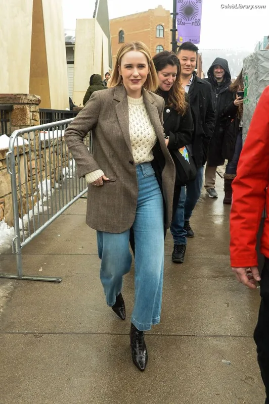 Rachel Brosnahan photo 17 of 1301