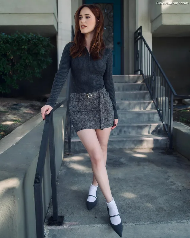 Rachel Brosnahan photo 18 of 1301