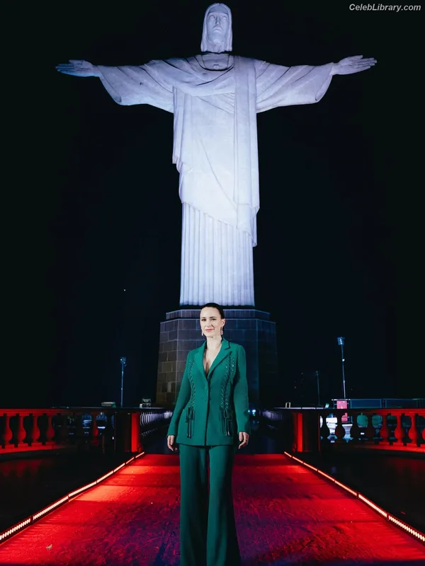 Rachel Brosnahan photo 1 of 1301