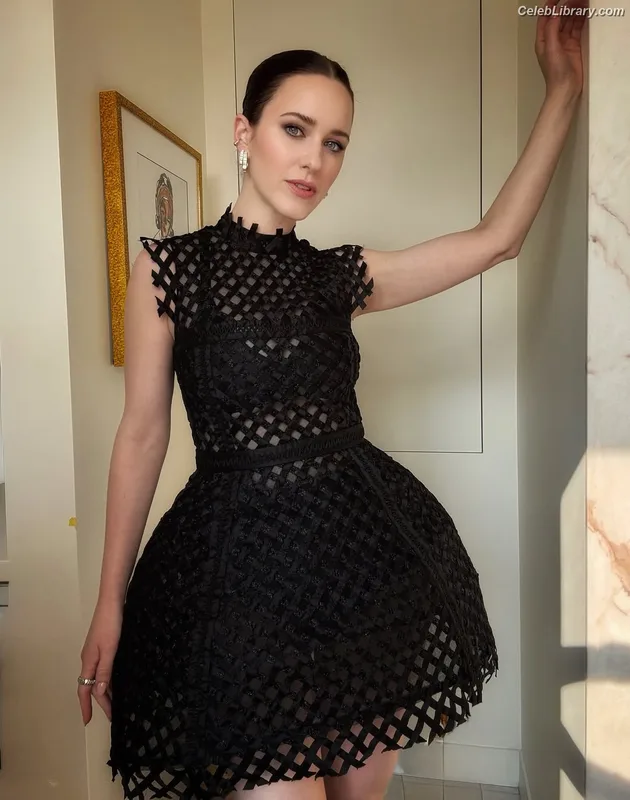 Rachel Brosnahan photo 5 of 1301