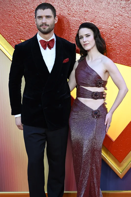 Rachel Brosnahan photo 10 of 1301
