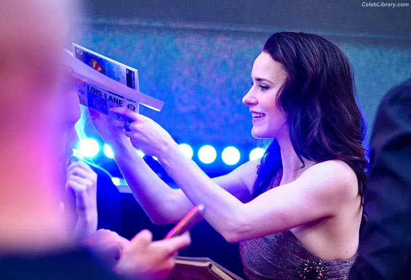 Rachel Brosnahan photo 20 of 1301