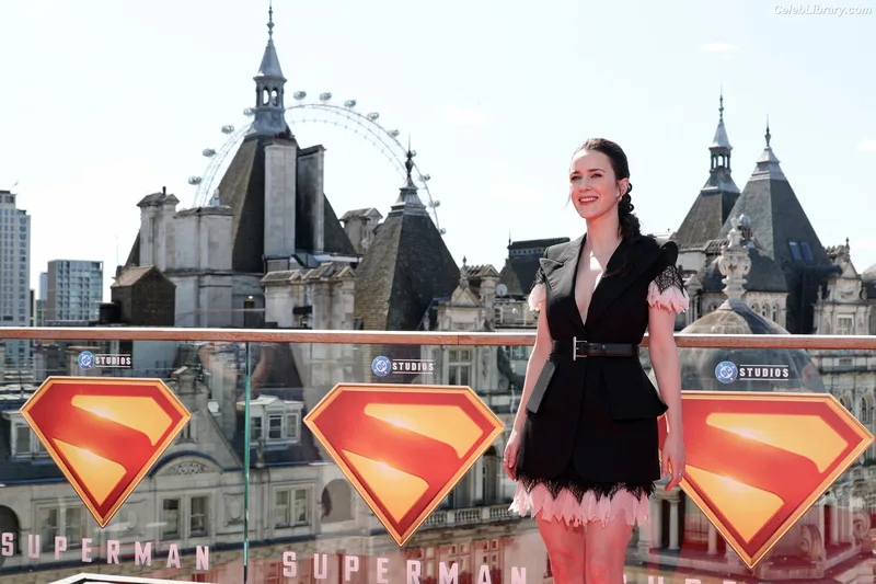 Rachel Brosnahan photo 22 of 1301