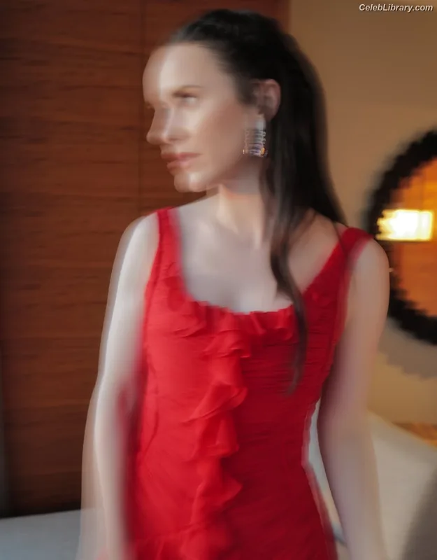 Rachel Brosnahan photo 24 of 1301