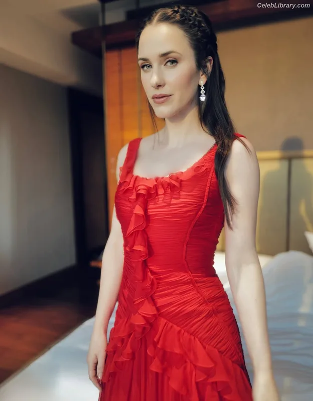 Rachel Brosnahan photo 1 of 1301