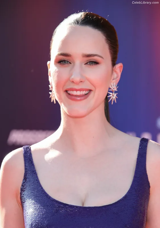 Rachel Brosnahan photo 2 of 1301