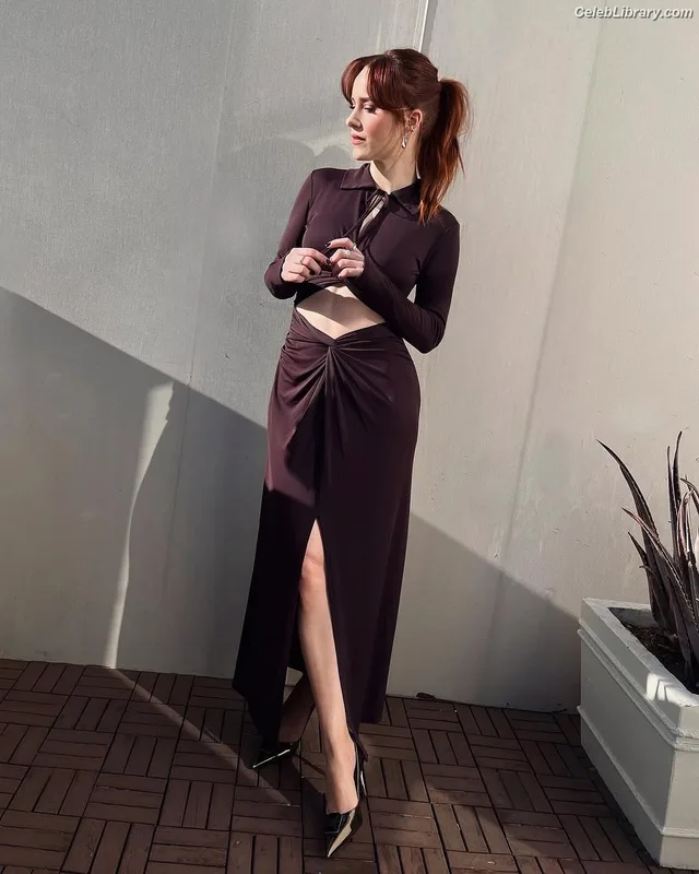 Rachel Brosnahan photo 6 of 1301