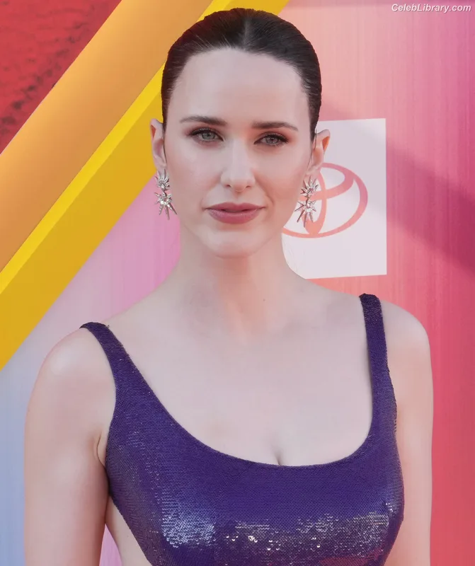 Rachel Brosnahan photo 4 of 1301