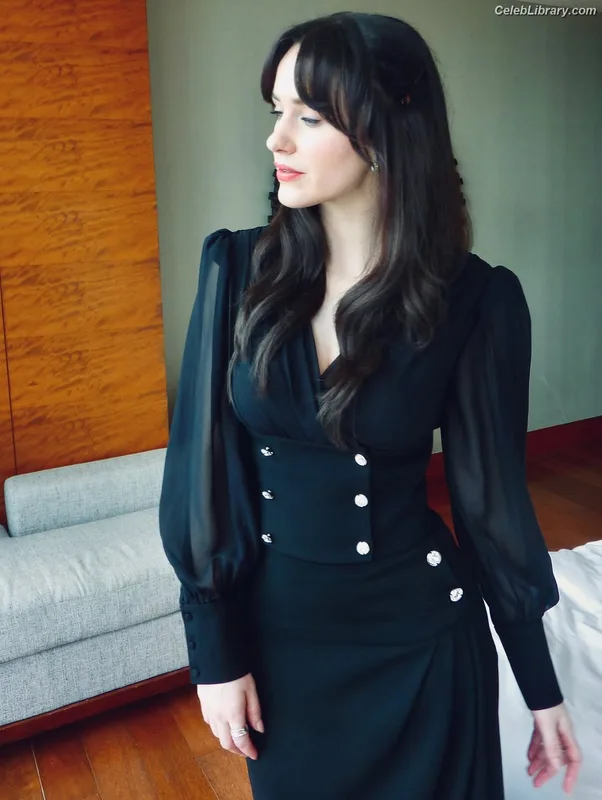 Rachel Brosnahan photo 16 of 1301