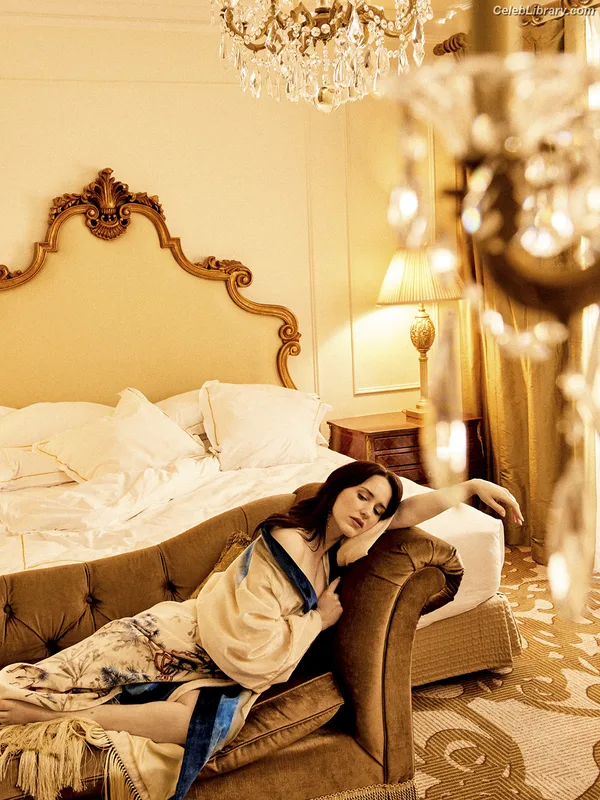 Rachel Brosnahan photo 20 of 1301