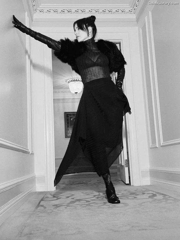 Rachel Brosnahan photo 22 of 1301