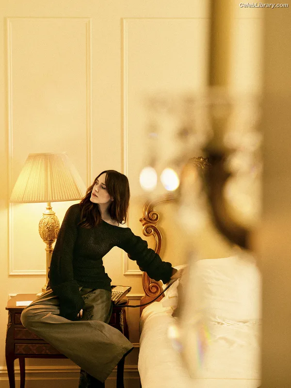 Rachel Brosnahan photo 24 of 1301