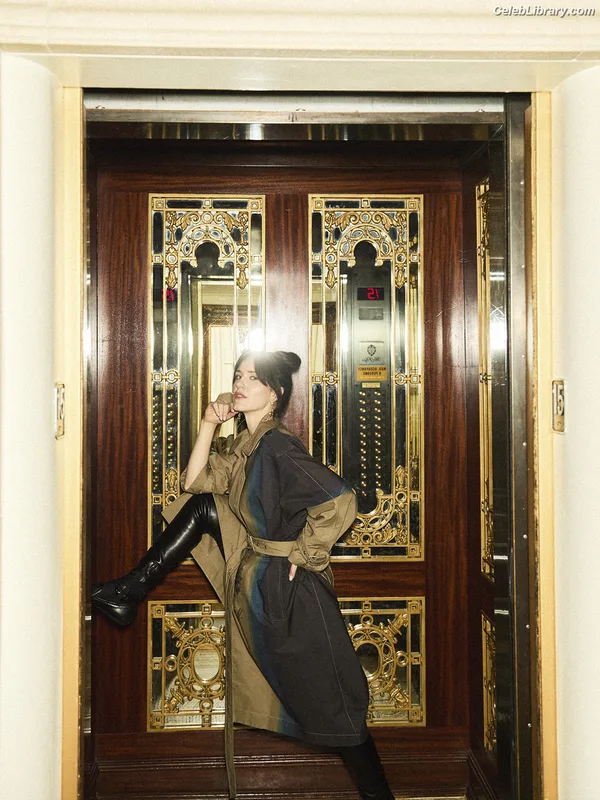 Rachel Brosnahan photo 1 of 1301