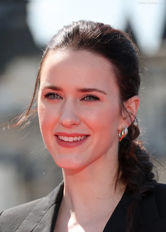Rachel Brosnahan photo 8 of 1301
