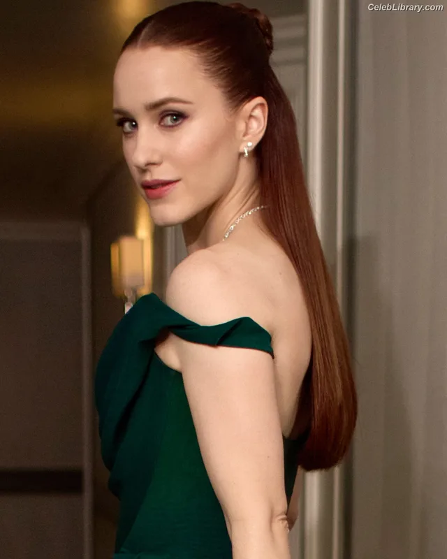 Rachel Brosnahan photo 23 of 1301