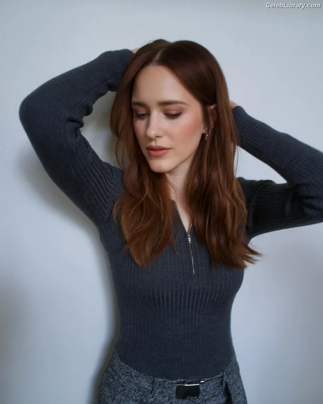 Rachel Brosnahan photo 4 of 1301