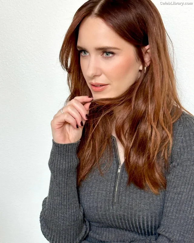 Rachel Brosnahan photo 6 of 1301