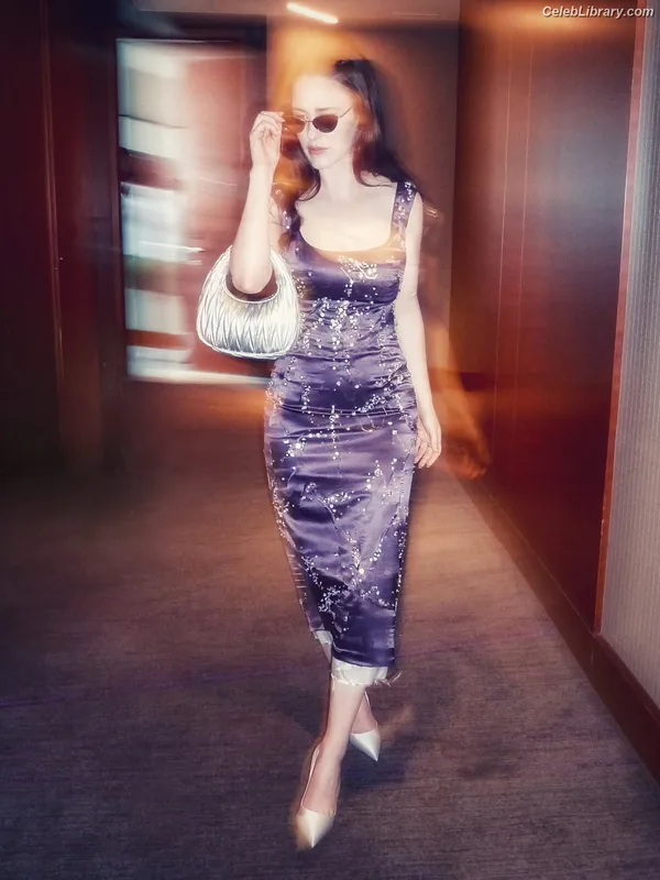 Rachel Brosnahan photo 14 of 1301