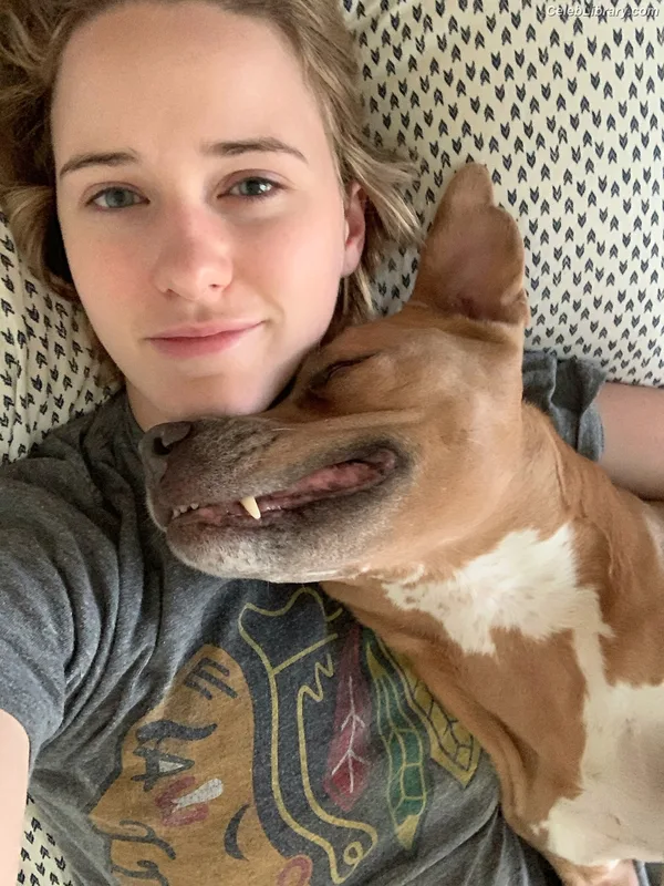 Rachel Brosnahan photo 1 of 1301