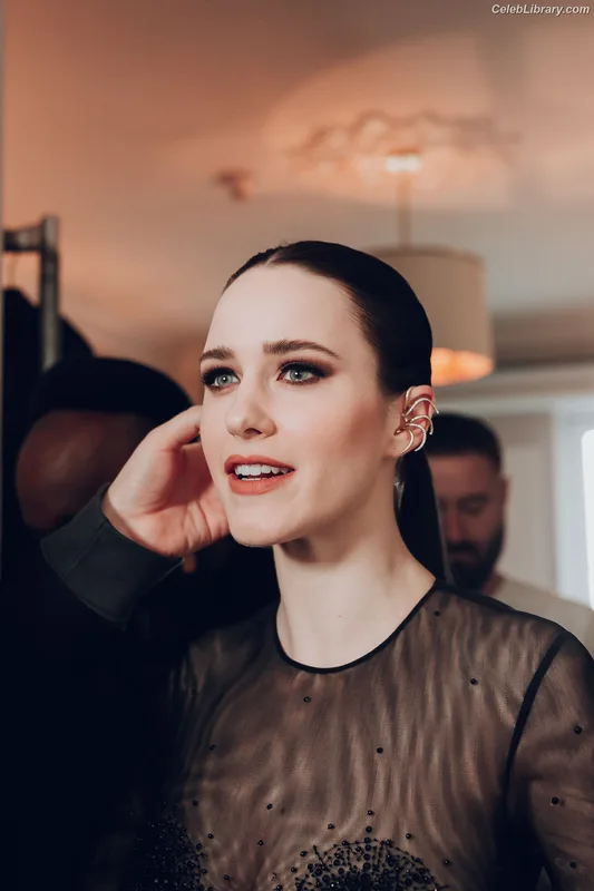 Rachel Brosnahan photo 3 of 1301