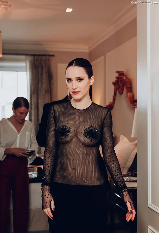Rachel Brosnahan photo 4 of 1301