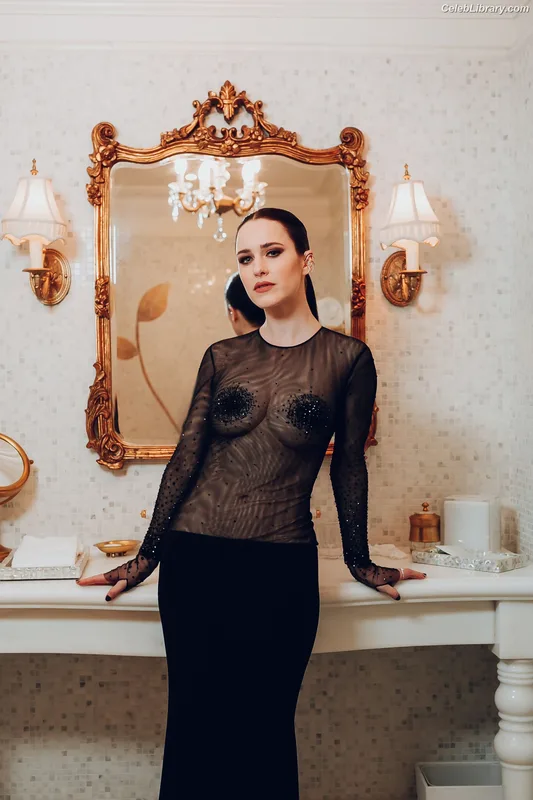 Rachel Brosnahan photo 8 of 1301