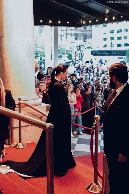Rachel Brosnahan photo 12 of 1301