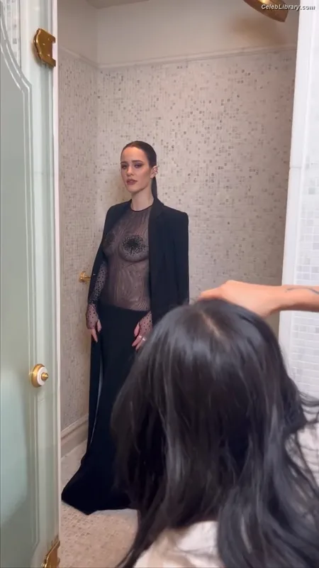 Rachel Brosnahan photo 23 of 1301