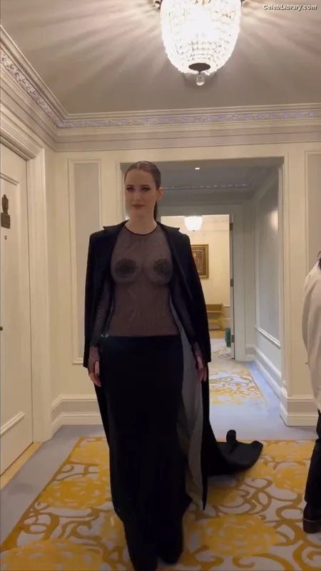 Rachel Brosnahan photo 1 of 1301