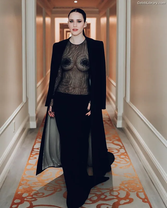 Rachel Brosnahan photo 3 of 1301
