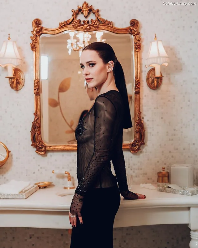 Rachel Brosnahan photo 5 of 1301