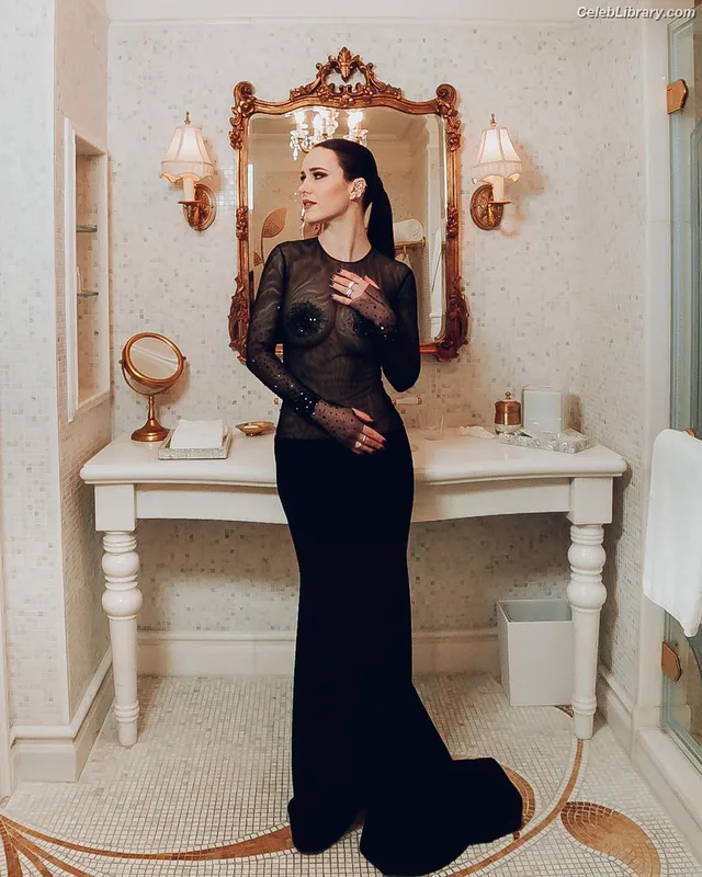Rachel Brosnahan photo 6 of 1301