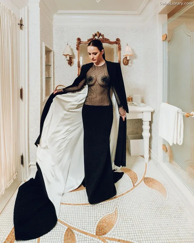 Rachel Brosnahan photo 7 of 1301
