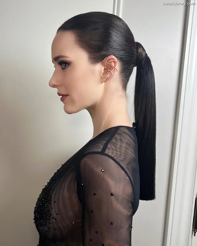 Rachel Brosnahan photo 10 of 1301