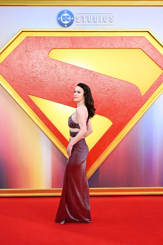 Rachel Brosnahan photo 4 of 1301