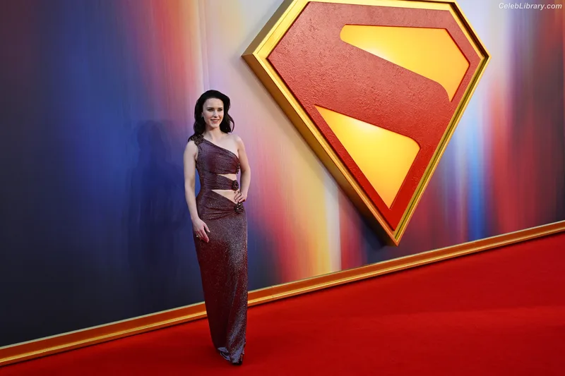 Rachel Brosnahan photo 19 of 1301