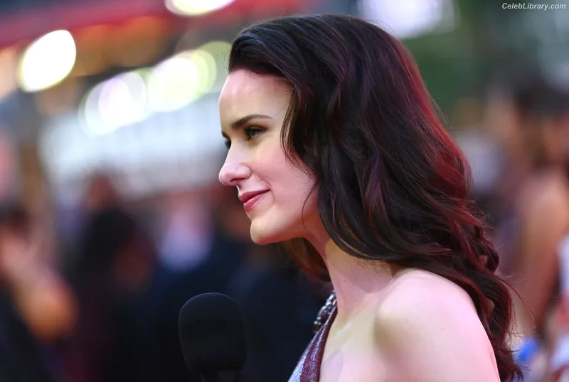 Rachel Brosnahan photo 21 of 1301