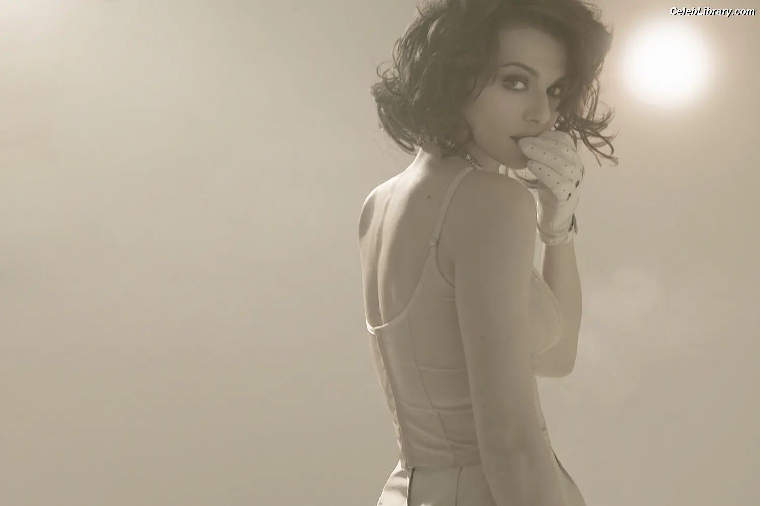 Rachel Weisz photo 15 of 330