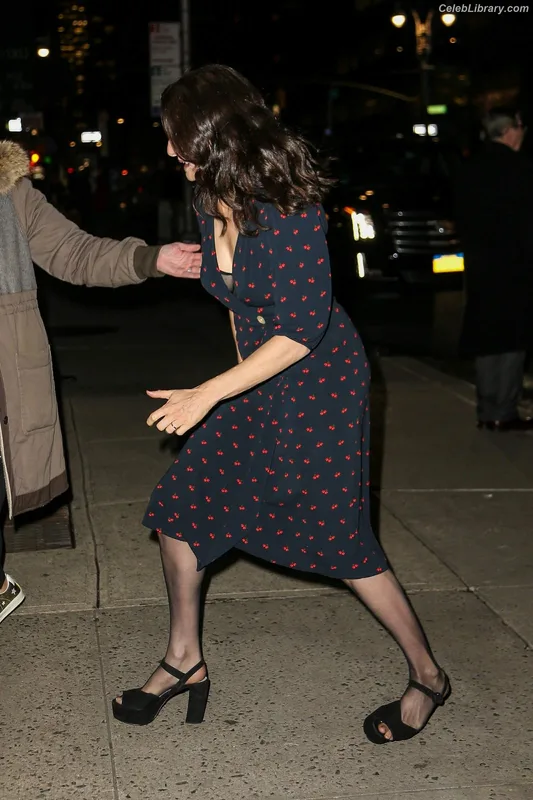 Rachel Weisz photo 7 of 330