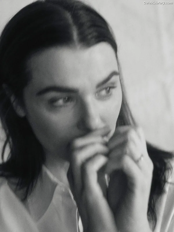 Rachel Weisz photo 2 of 330