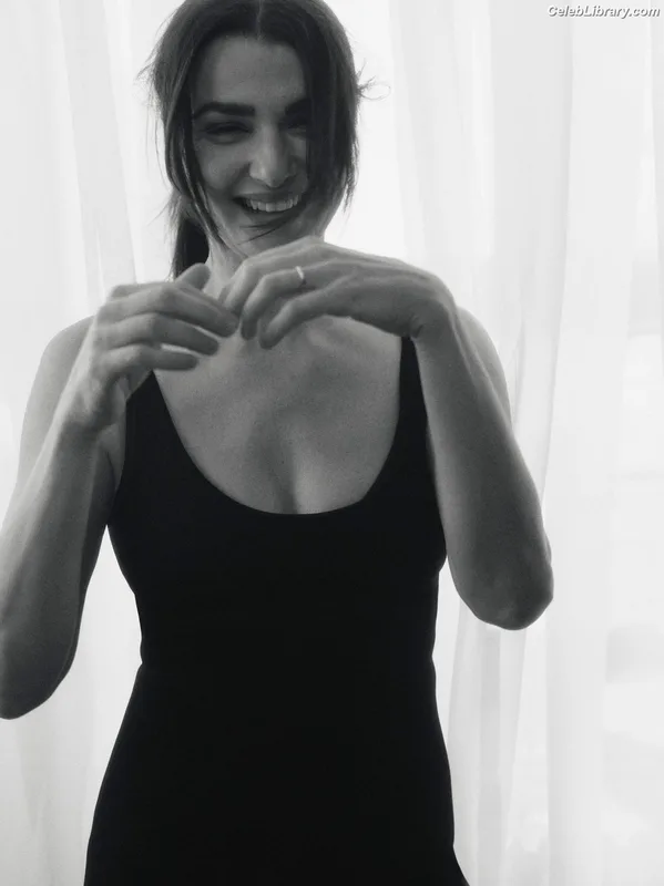 Rachel Weisz photo 5 of 330