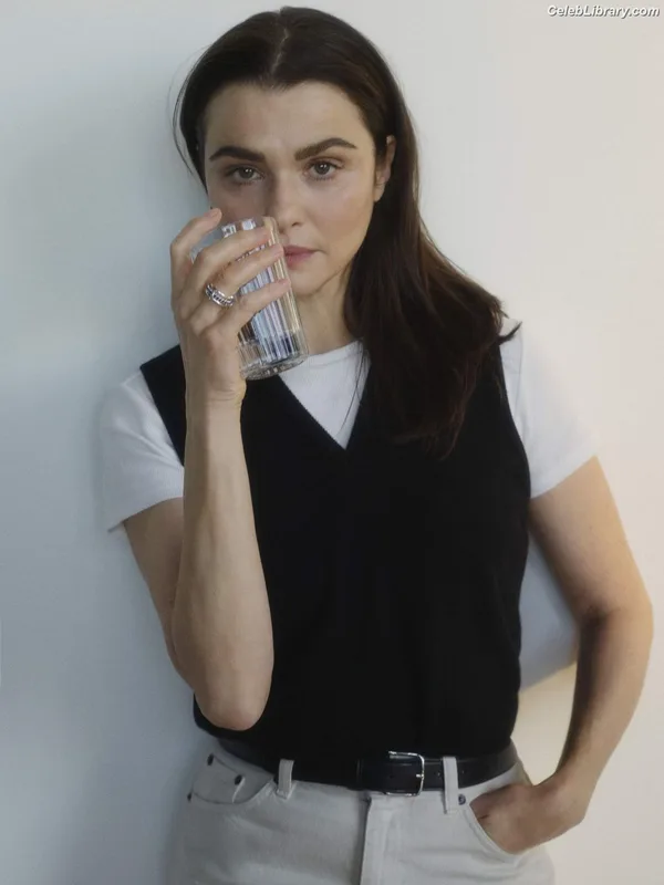 Rachel Weisz photo 8 of 330